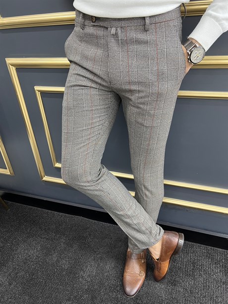 Ekose Desenli Slim Fit Pantolon ürünü JEANS CLOTHING kategorisinde sizleri bekliyor.