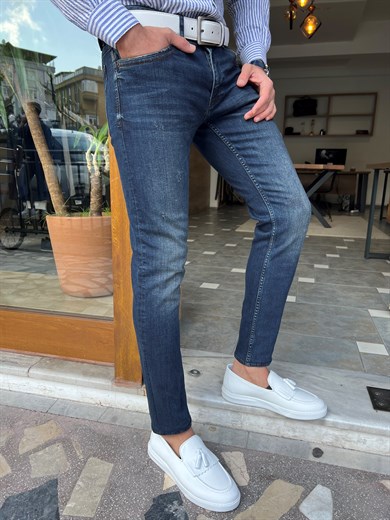 Narrow Cut Slit Detailed Grinding Jeans ürünü JEANS CLOTHING kategorisinde sizleri bekliyor.