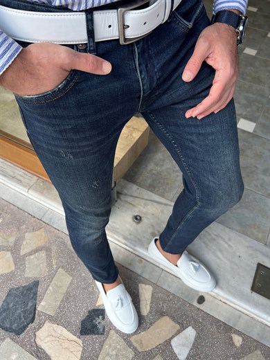Narrow Cut Slit Detailed Grinding Jeans ürünü JEANS CLOTHING kategorisinde sizleri bekliyor.