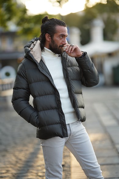 Hooded Detailed Filled Slim Fit Coat ürünü OUTERWEAR kategorisinde sizleri bekliyor.