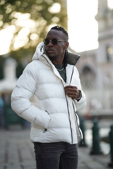 Hooded Detailed Filled Slim Fit Coat ürünü OUTERWEAR kategorisinde sizleri bekliyor.