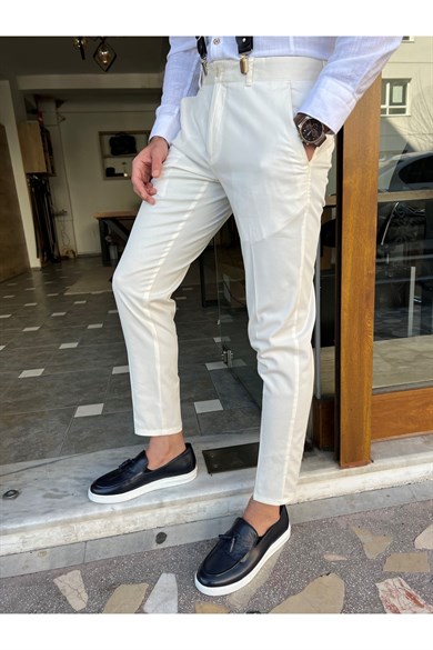 Slim Fit Yan Cepli Keten Pantolon ürünü JEANS CLOTHING kategorisinde sizleri bekliyor.