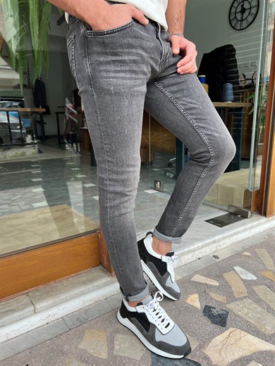 Taşlamalı Slim Fit Kot Pantolon ürünü JEANS CLOTHING kategorisinde sizleri bekliyor.